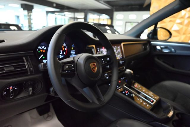 PORSCHE Macan usata 132