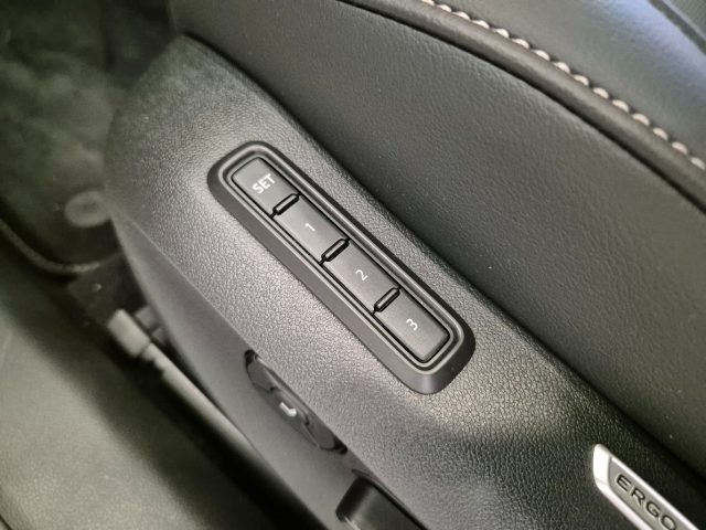 VOLKSWAGEN Passat usata, con Touch screen