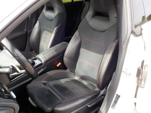 MERCEDES-BENZ CLA 180 usata, con Volante in pelle
