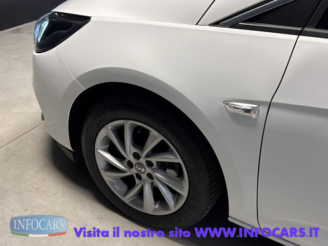 OPEL Astra usata, con Fari LED