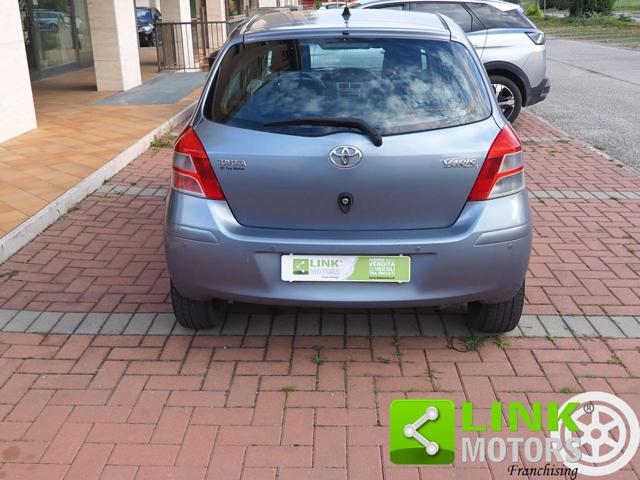 TOYOTA Yaris usata, con Autoradio