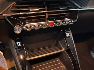 PEUGEOT 208 usata, con USB