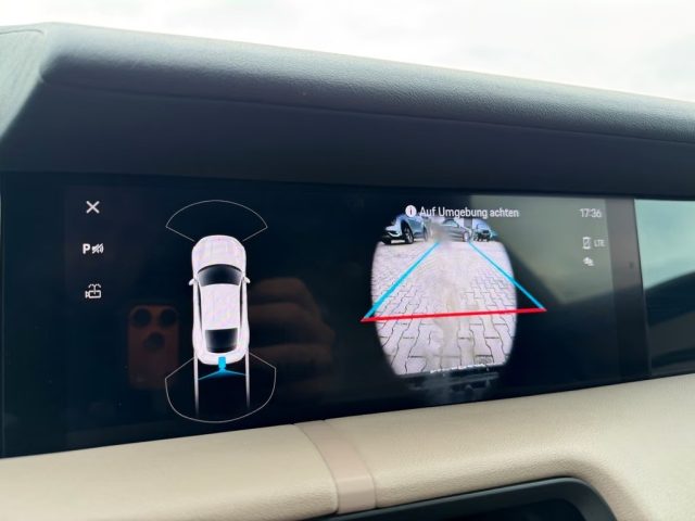 PORSCHE Taycan usata, con Park Distance Control