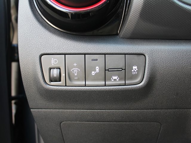 HYUNDAI Kona usata, con Controllo elettronico della corsia