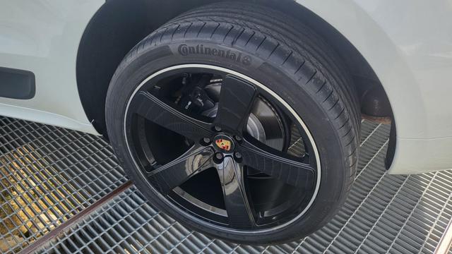 PORSCHE Macan usata, con Park Distance Control
