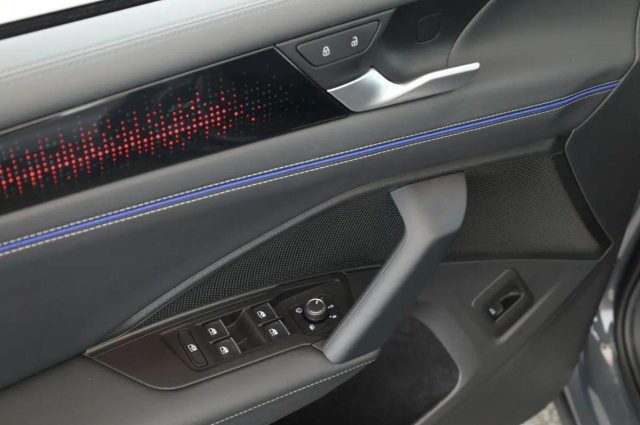 VOLKSWAGEN Tiguan usata, con Autoradio
