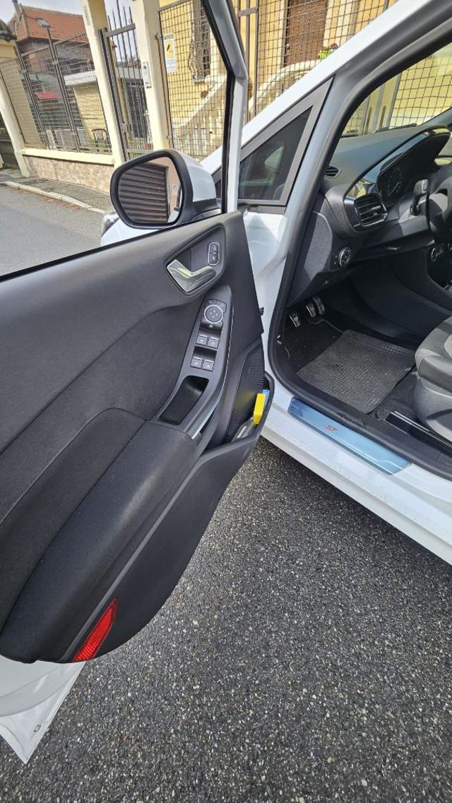 FORD Fiesta usata, con Cruise Control