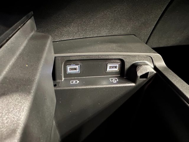 PEUGEOT 3008 usata, con Autoradio digitale