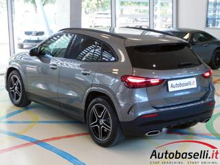 MERCEDES-BENZ GLA 180 usata, con Leve al volante