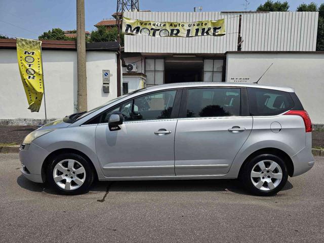 PEUGEOT 5008 usata, con Airbag