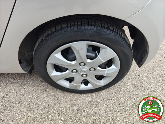 HYUNDAI i10 usata, con Specchietti laterali elettrici