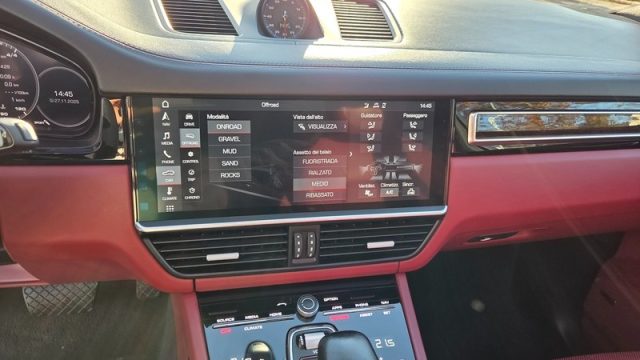 PORSCHE Cayenne usata, con Specchietti laterali elettrici