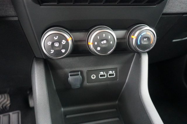 RENAULT Clio usata, con Volante in pelle