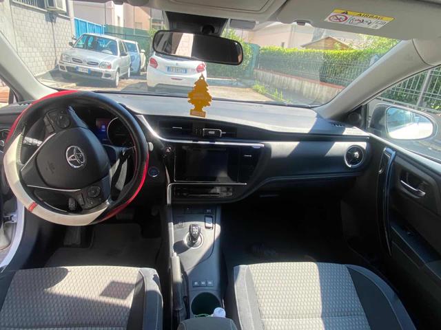 TOYOTA Auris usata 7