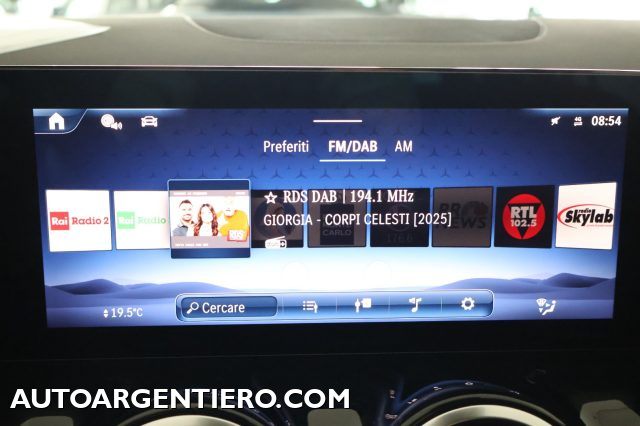 MERCEDES-BENZ GLA 180 usata, con Touch screen