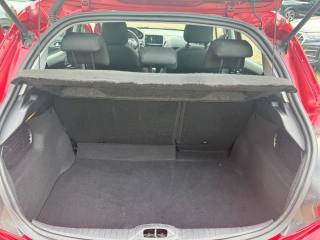 PEUGEOT 208 usata, con Sedile posteriore sdoppiato