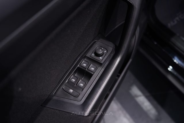 VOLKSWAGEN T-Roc usata, con Controllo automatico clima