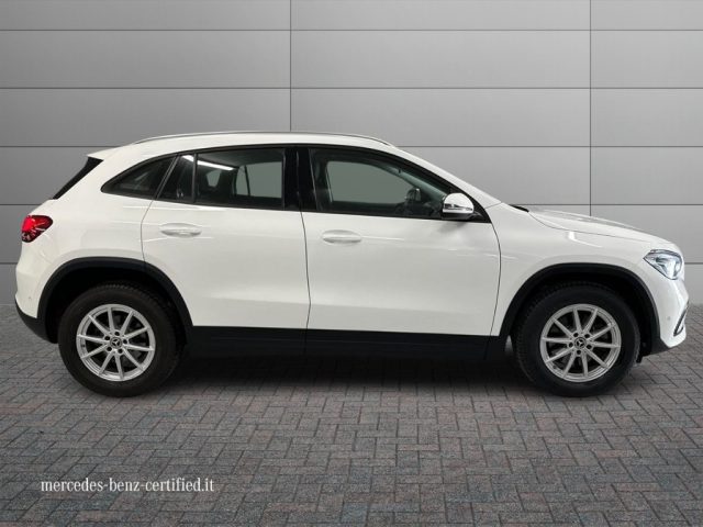 MERCEDES-BENZ GLA 180 usata, con Alzacristalli elettrici
