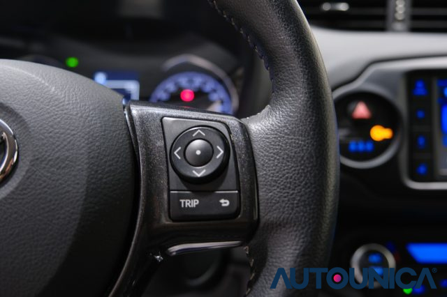 TOYOTA Yaris usata, con Volante multifunzione