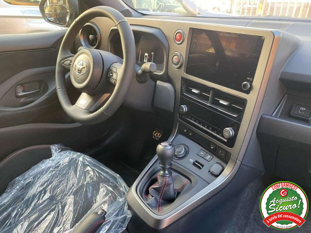 TOYOTA Yaris usata, con ESP