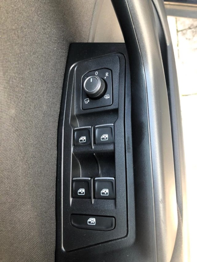 VOLKSWAGEN T-Roc usata, con Touch screen