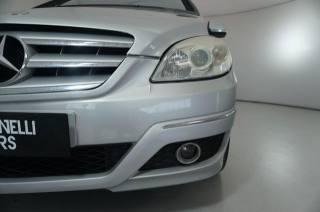 MERCEDES-BENZ B 180 usata, con Volante in pelle