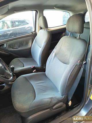 TOYOTA Yaris usata 30