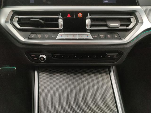 BMW 320 usata, con Fari LED