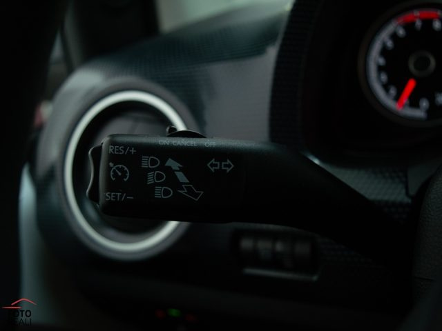 VOLKSWAGEN up! usata 31