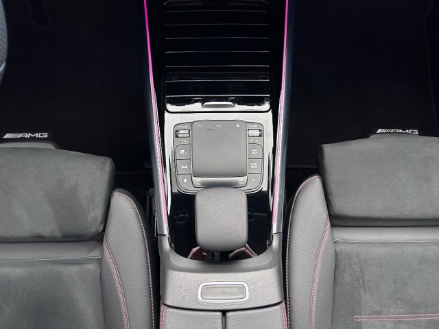 MERCEDES-BENZ GLA 200 usata, con Park Distance Control