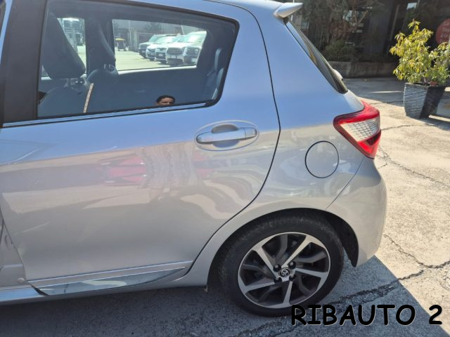TOYOTA Yaris usata, con Autoradio