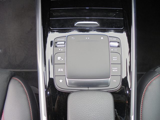 MERCEDES-BENZ GLA 200 usata, con Regolazione elettrica sedili