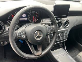 MERCEDES-BENZ GLA 180 usata, con Climatizzatore