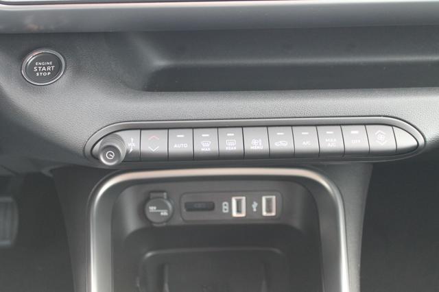 JEEP Avenger usata, con USB