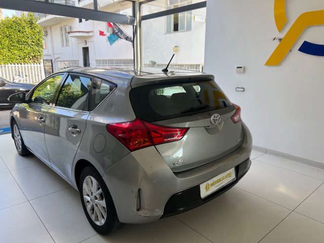 TOYOTA Auris usata 17