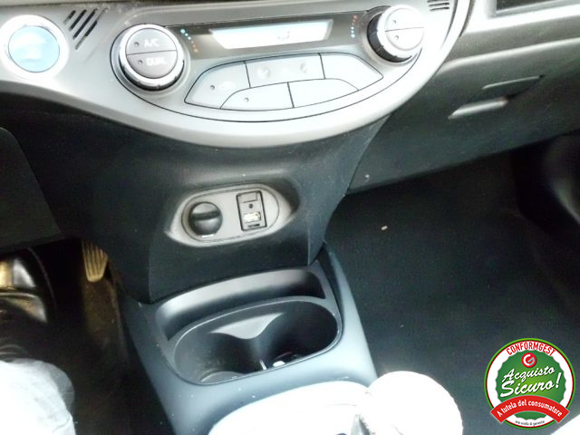 TOYOTA Yaris usata, con Volante in pelle