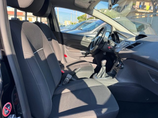 FORD Fiesta usata, con Autoradio