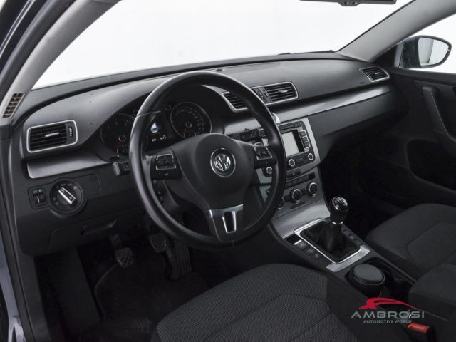 VOLKSWAGEN Passat usata 7