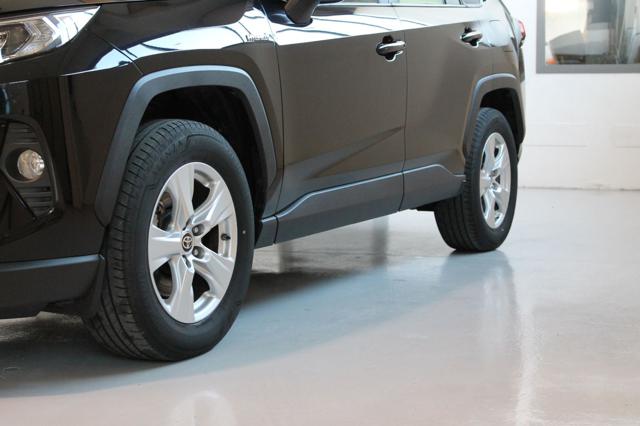 TOYOTA RAV 4 MY23 usata, con Luci diurne LED