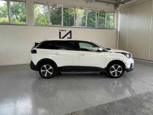 PEUGEOT 5008 usata, con Cerchi in lega
