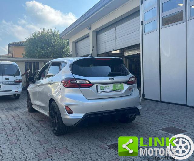 FORD Fiesta usata, con Autoradio