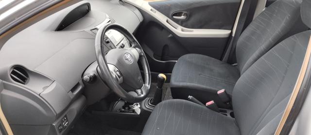 TOYOTA Yaris usata, con Lettore CD