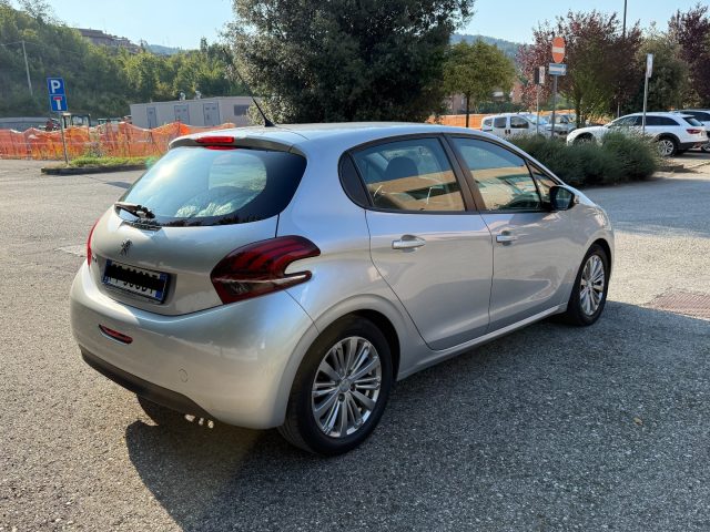 PEUGEOT 208 usata, con Autoradio