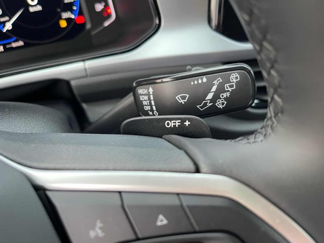VOLKSWAGEN T-Roc usata, con USB