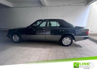 MERCEDES-BENZ E 200 usata, con Bracciolo
