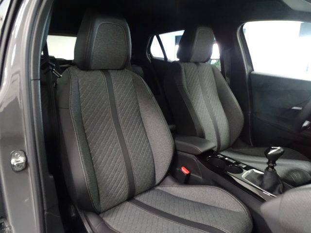 PEUGEOT 2008 usata, con Volante multifunzione
