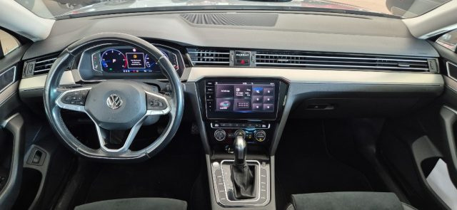 VOLKSWAGEN Passat Variant usata, con Fari LED