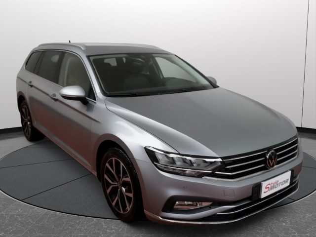 VOLKSWAGEN Passat Variant usata, con Airbag