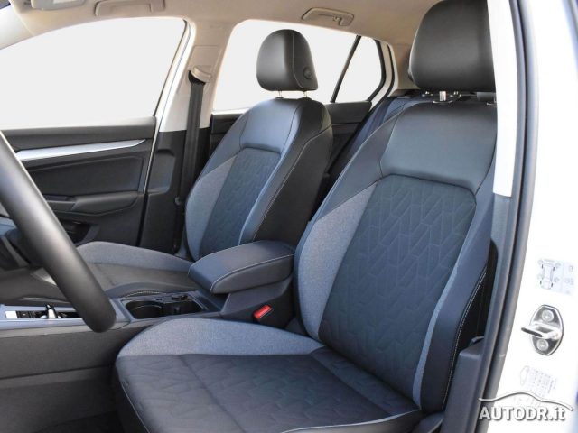 VOLKSWAGEN Golf usata, con USB