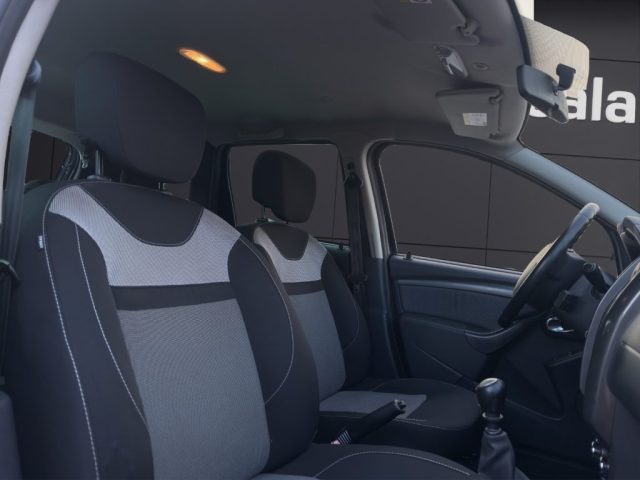 DACIA Duster usata, con Touch screen